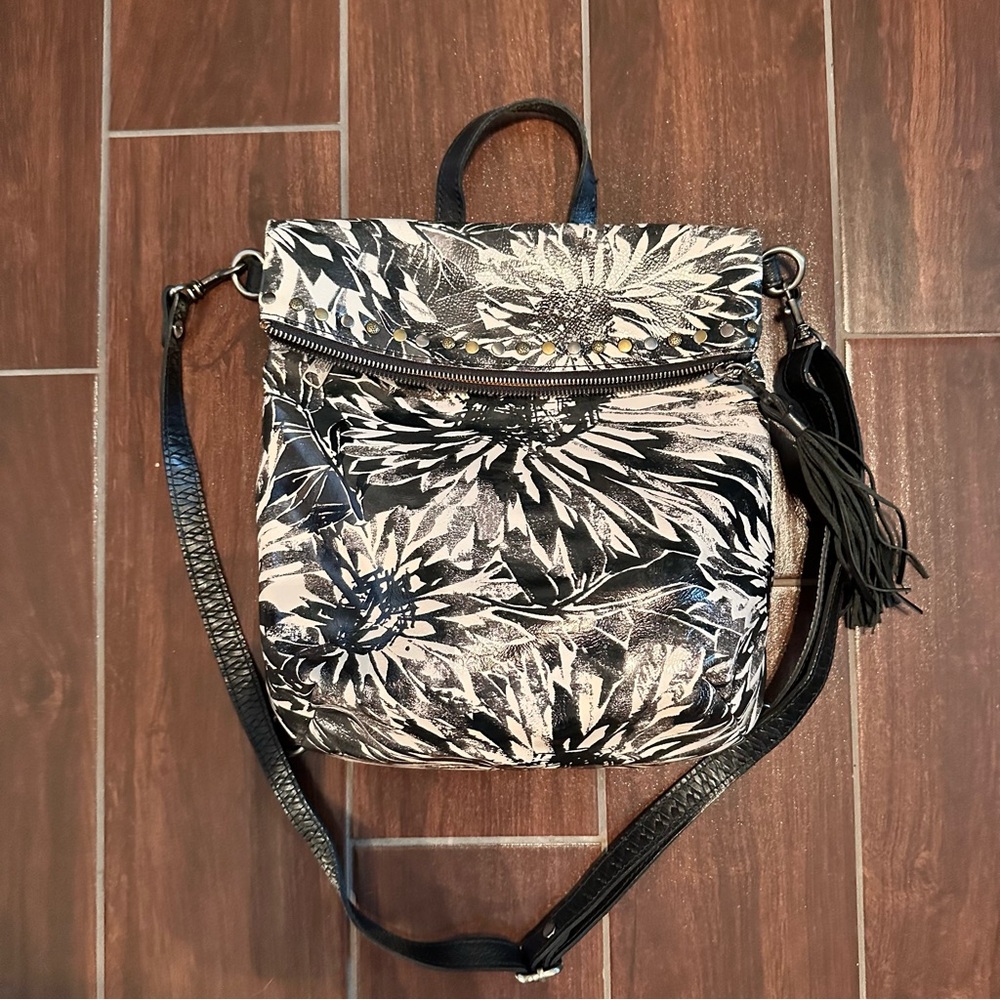 Patricia Nash crossbody/knapsack